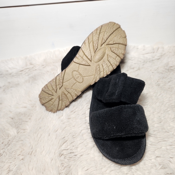 Olivia Miller Women's Amantea Faux Fur Fuzzy Slide Flat Sandals Black - Picture 2 of 5